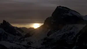 Backdrop to the movie "Cliffhanger" #786261