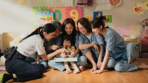 Backdrop to the movie "Sunshine Women