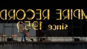 Backdrop to the movie "Empire Records" #893208