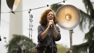 Backdrop to the movie "The Other Way Around" #667019