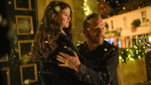 Backdrop to the movie "Tinsel Town" #599515