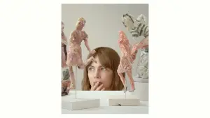 Backdrop to the movie "Showing Up" #376660