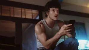 Backdrop to the movie "Look Behind You" #794010