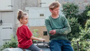 Backdrop to the movie "Holy Cow" #633850