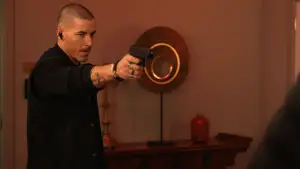 Backdrop to the movie "Cleaner" #524750