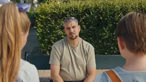 Backdrop to the movie "Victoria Must Go" #706981