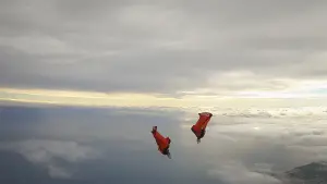 Backdrop to the movie "Fly" #700490