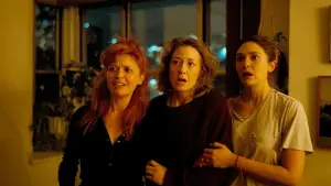 Backdrop to the movie "His Three Daughters" #641338