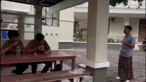 Backdrop to the movie "Beranjak Dewasa" #822489