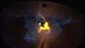 Backdrop to the movie "never alone" #542748