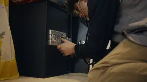 Backdrop to the movie "Robbers" #788319