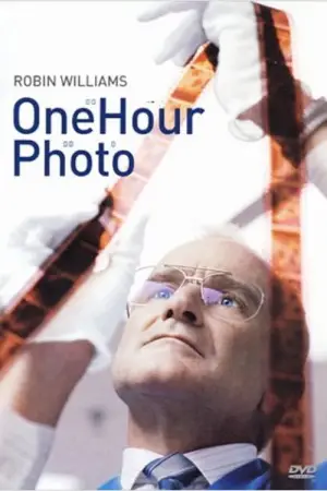 Poster to the movie "One Hour Photo" #688449
