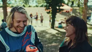 Backdrop to the movie "Leave One Day" #534355