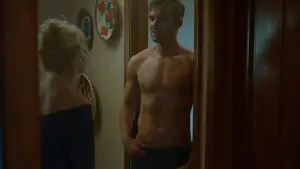 Backdrop to the movie "The Guest" #851143