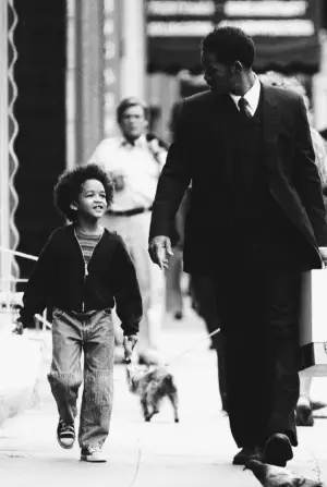 Poster to the movie "The Pursuit of Happyness" #609199