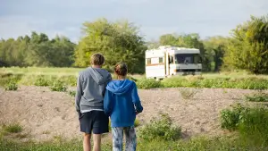 Backdrop to the movie "303" #536893