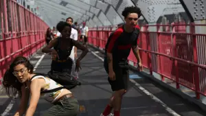 Backdrop to the movie "Skate Kitchen" #462932