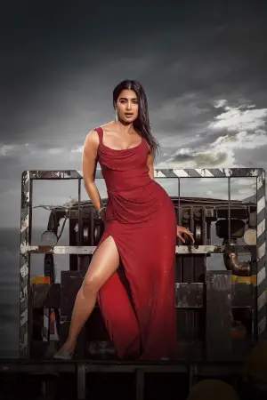 Poster to the movie "Coolie" #605963