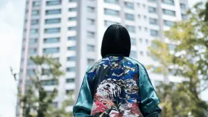 Backdrop to the movie "Revolver" #637171