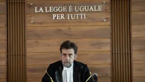 Backdrop to the movie "Three Floors" #460627