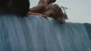 Backdrop to the movie "Blonde" #696881