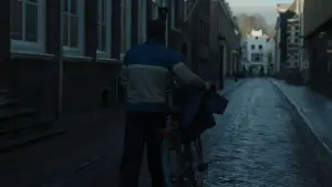 Backdrop to the movie "Away" #692858