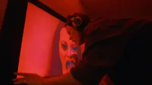 Backdrop to the movie "undertone" #762622