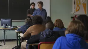 Backdrop to the movie "A Real Job" #195719