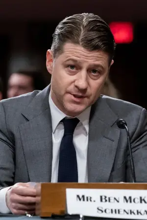 Poster to the movie "Everyone Is Lying to You for Money" #775626