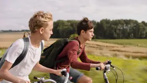 Backdrop to the movie "Close" #716953