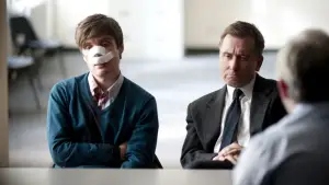 Backdrop to the movie "Broken" #695233