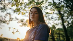 Backdrop to the movie "Holly" #757945