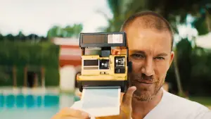 Backdrop to the movie "Blink Twice" #780333