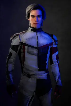 Poster to the movie "Descendants 3" #726498