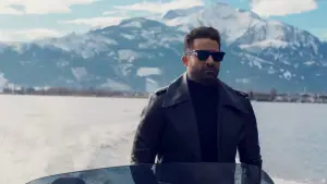 Backdrop to the movie "War 2" #573138