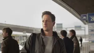 Backdrop to the movie "Bird People" #723951