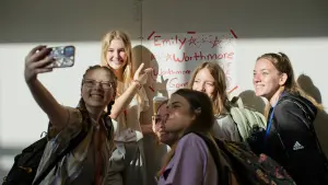 Backdrop to the movie "Girls State" #443324