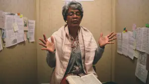 Backdrop to the movie "War Room" #753901