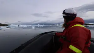 Backdrop to the movie "Antarctica" #670575