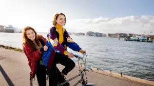 Watch film So Damn Easy Going | S&aring; j&auml;vla easy going (2022) - Officiell trailer