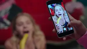 Backdrop to the movie "Pleasure" #804580