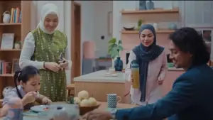 Backdrop to the movie "La Tahzan: Cinta, Dosa, Luka..." #672839