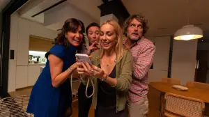 Backdrop to the movie "Solos" #769762