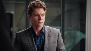 Backdrop to the movie "Un/Dressed" #686008