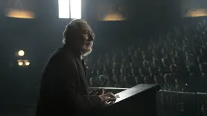 Backdrop to the movie "While at War" #446932