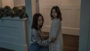 Backdrop to the movie "Intruder" #395381