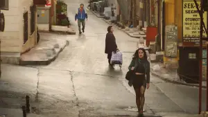 Backdrop to the movie "Crossing" #641241