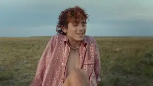 Backdrop to the movie "Bones and All" #811204