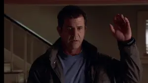 Backdrop to the movie "Signs" #670342