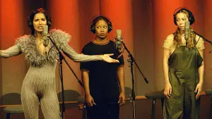 Backdrop to the movie "Glitter" #703734